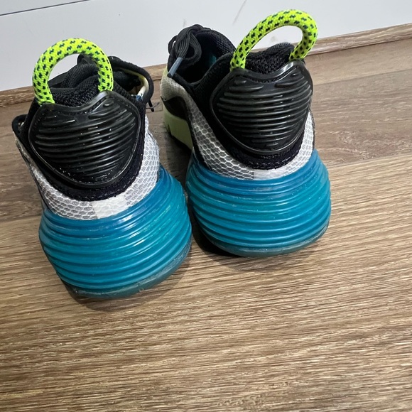 Nike Air Max 2090 Volt Blue Youth size 7 - Picture 3 of 8